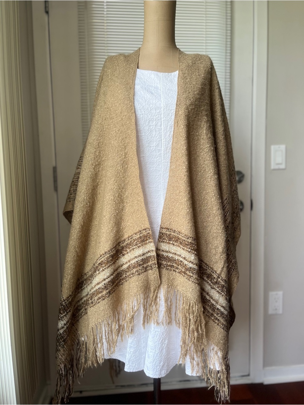 Modena Ruanna Shawl Wrap EUC Camel Tan Lt Brown Fringe